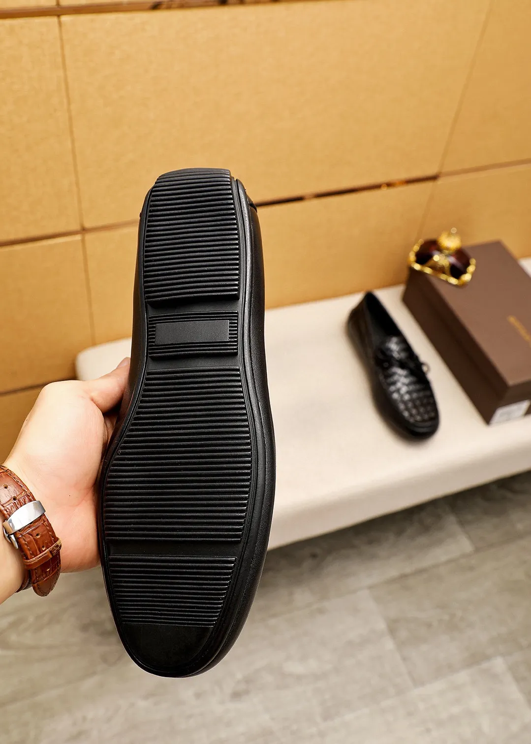 Men's Men's Shoes 💰: 420 💐BV Men's Slip-on Shoes® [BOTTEGA VENETA] Official website counter new model, one-to-one mold opening ⚠Italian calfskin embossed ➕Cow 🐂 leather lining. Driving slip-ons, available at counters, sizes 39-44 (38.45🉑️customized)